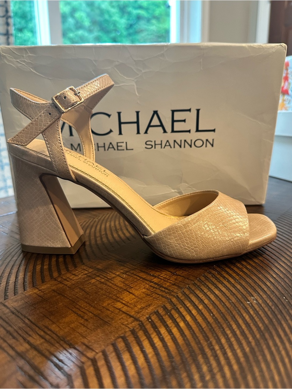 NWT Michael Shannon Neutral Textured Block Heel Sandal